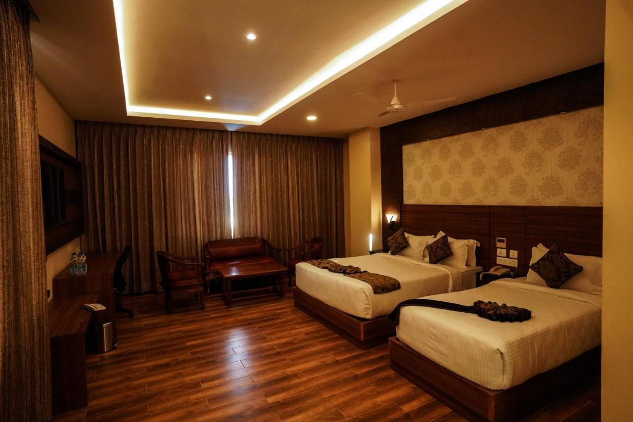 V Five Hotel Singapperumalkovil 外观 照片